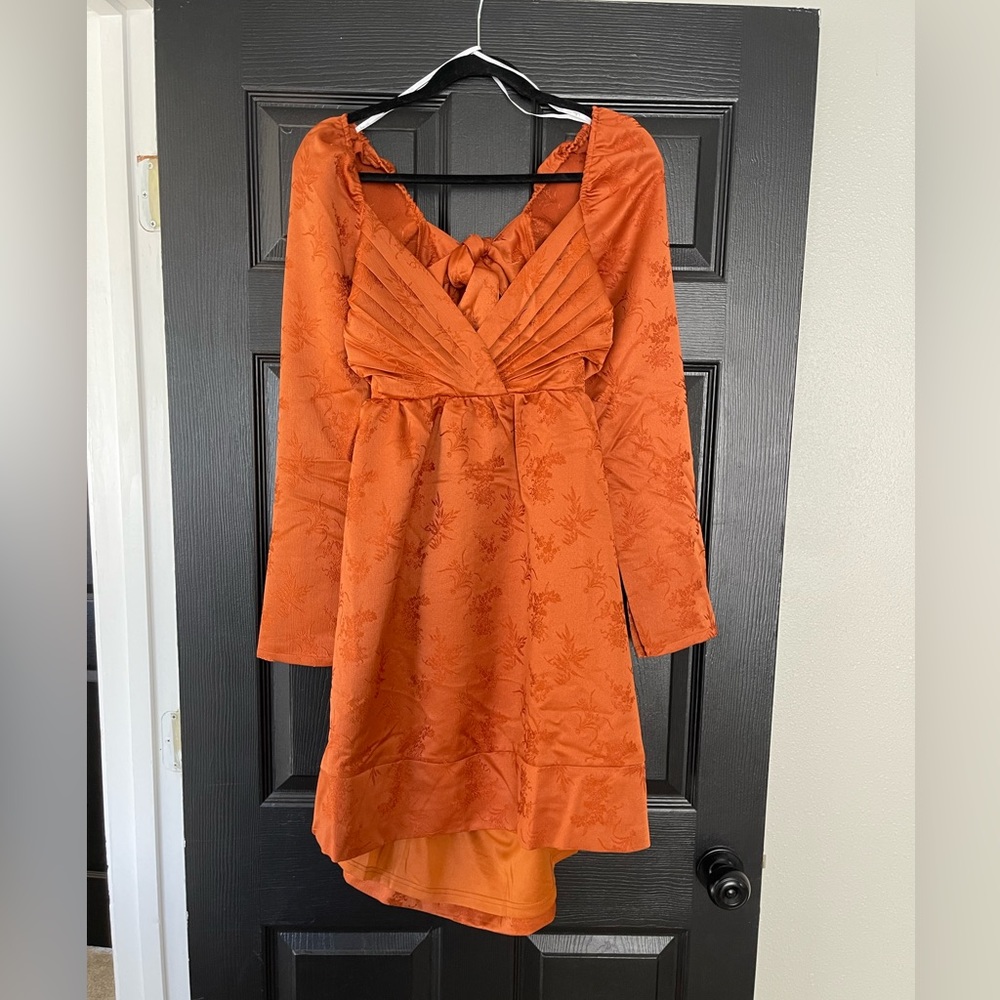 Orange textured print Lulu’s dress // Wedding guest dress
